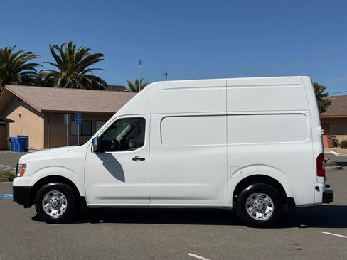 Used 2016 Nissan NV 3500 SV w/ Technology Package RWD image 2
