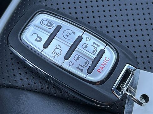 New 2026 Chrysler Pacifica Limited w/ Trailer Tow Group image 34