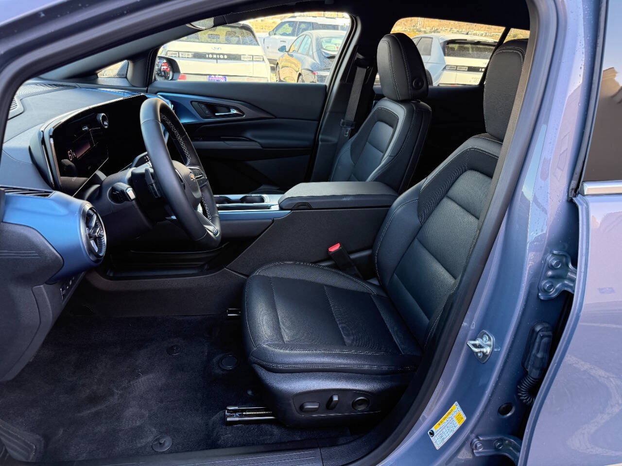 Used 2024 Chevrolet Equinox EV LT AWD/4WD image 3
