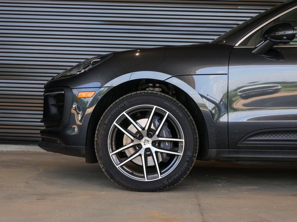Certified 2026 Porsche Macan AWD/4WD image 43