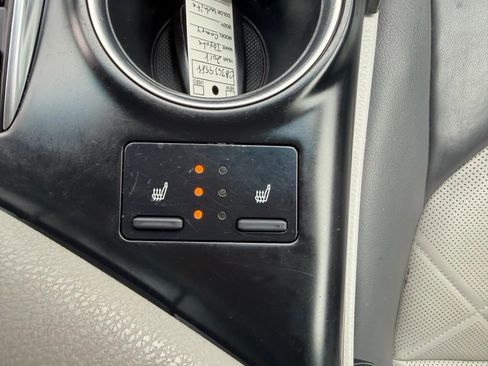 Used 2018 Toyota Camry XLE image 28