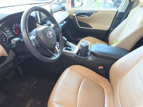 Used 2019 Toyota RAV4 XLE Premium image 1