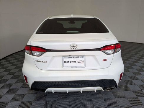 Used 2021 Toyota Corolla SE w/ SE Premium Package image 7