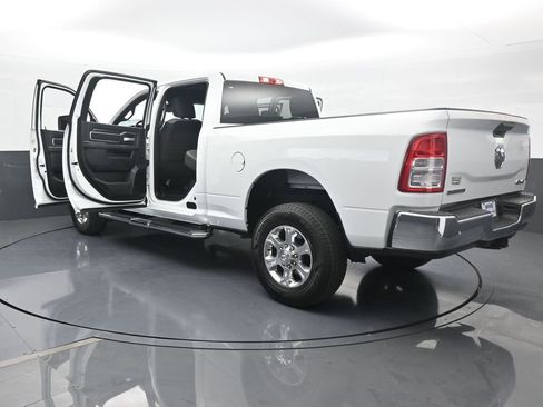 Used 2024 RAM 2500 Big Horn AWD/4WD image 41