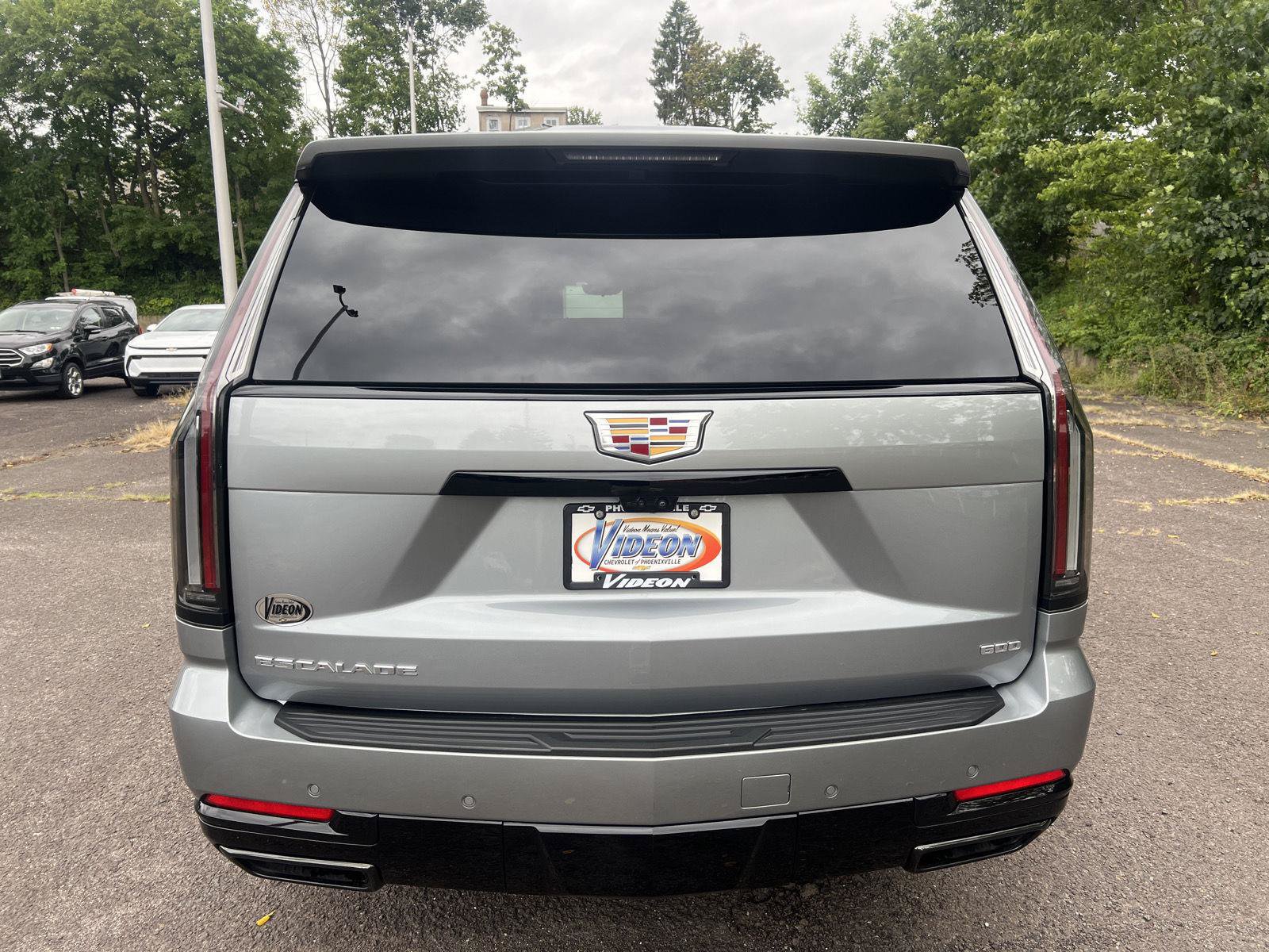 Used 2025 Cadillac Escalade ESV Sport w/ Touring Package AWD/4WD image 6