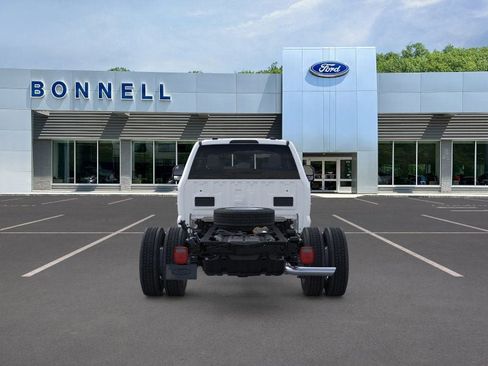 New 2026 Ford F550 4x4 Crew Cab image 5