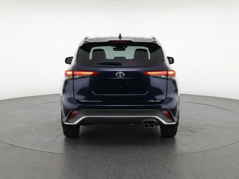 Used 2025 Toyota Highlander XSE image 7