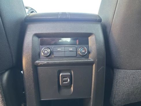 Used 2023 Chevrolet Traverse LT FWD image 41
