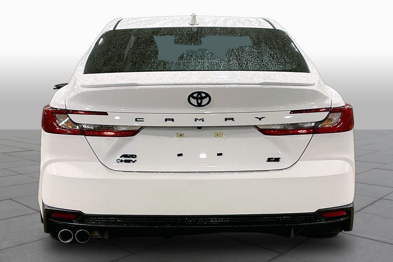 Used 2025 Toyota Camry SE AWD/4WD image 5