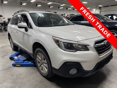 Used 2019 Subaru Outback 2.5i Premium image 1