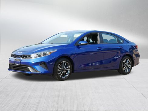 Used 2023 Kia Forte LXS w/ LXS Technology Package FWD image 3