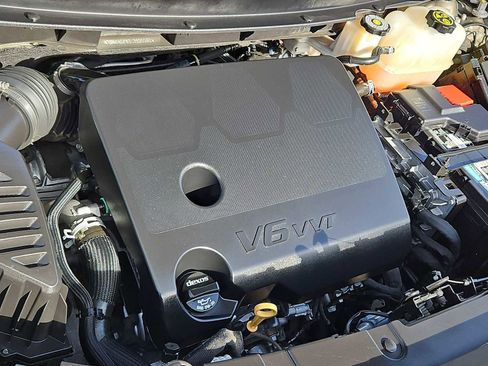 Used 2020 Chevrolet Traverse LT image 15