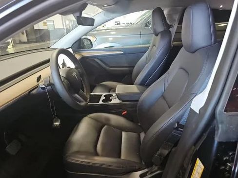Used 2024 Tesla Model Y 2WD image 2