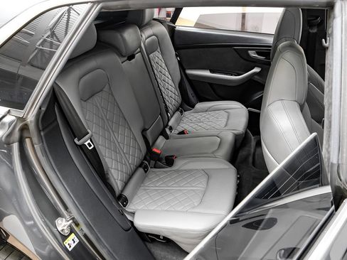 Used 2021 Audi SQ8 Prestige image 32