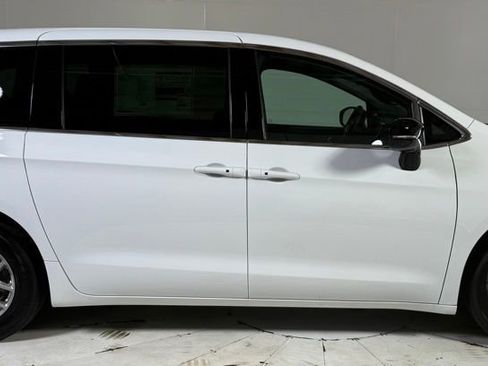 New 2026 Chrysler Voyager LX image 8