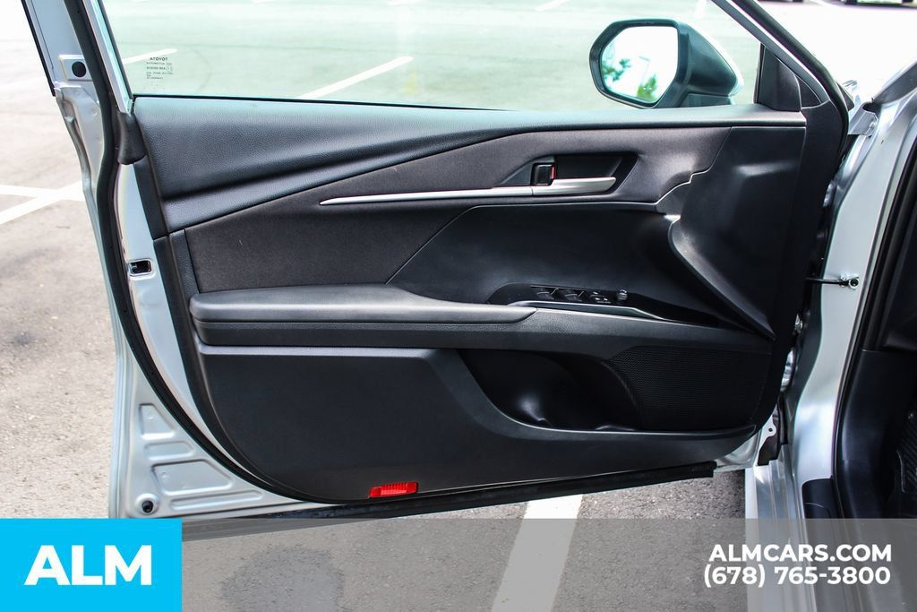 Used 2025 Toyota Camry LE FWD image 36