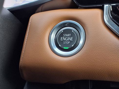 Used 2025 GMC Canyon AT4 image 13