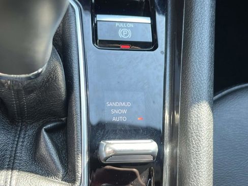 Used 2024 Jeep Compass Latitude image 30