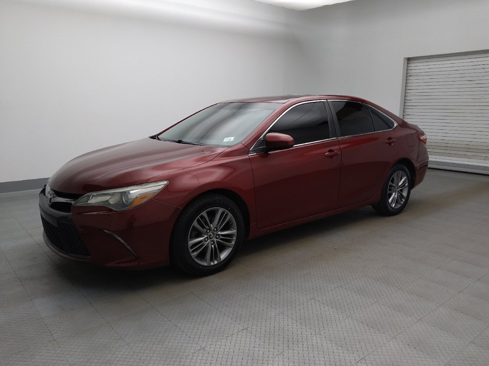 Used 2015 Toyota Camry SE w/ Moonroof Package FWD image 2