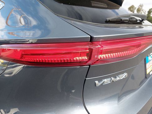 Used 2021 Toyota Venza Limited image 35