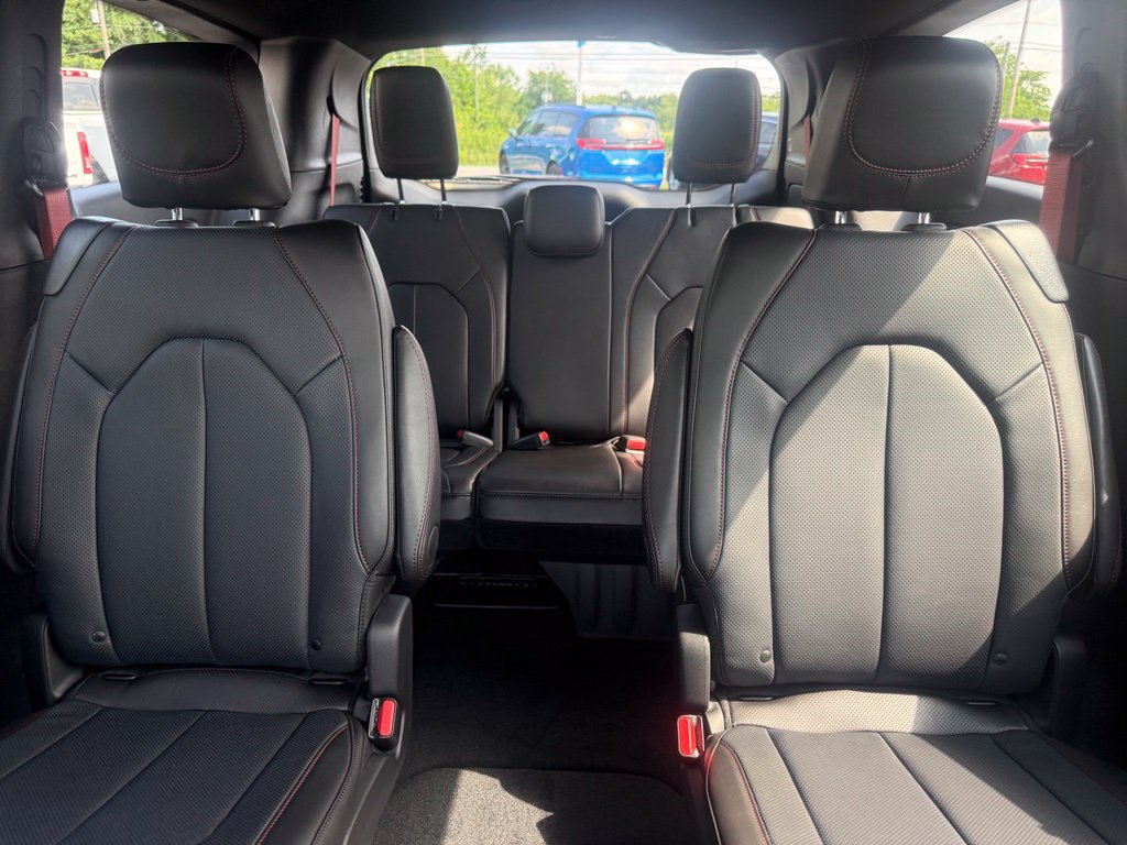 New 2027 Chrysler Pacifica Select FWD image 33