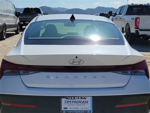 New 2025 Hyundai Elantra SE image 19