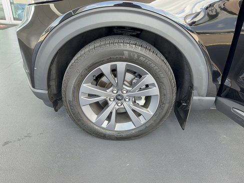 Used 2023 Ford Explorer XLT w/ Equipment Group 202A AWD/4WD image 38