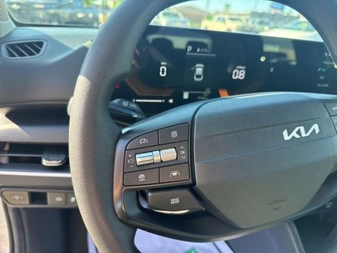 Used 2025 Kia K4 FWD image 17