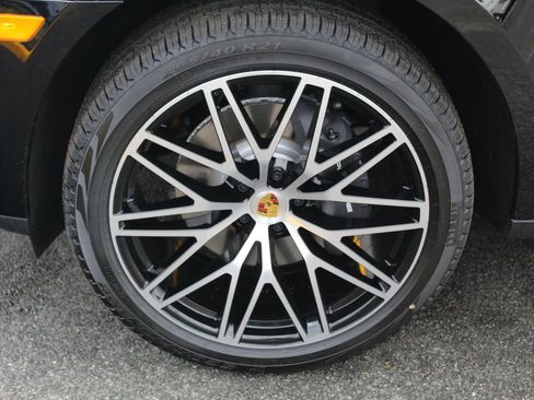 New 2026 Porsche Macan AWD/4WD image 15