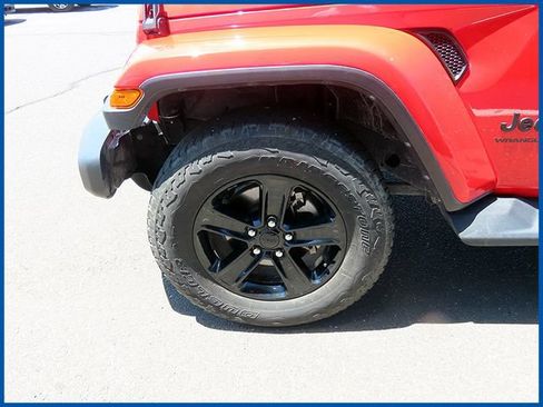 Used 2023 Jeep Wrangler Unlimited Sahara AWD/4WD image 4