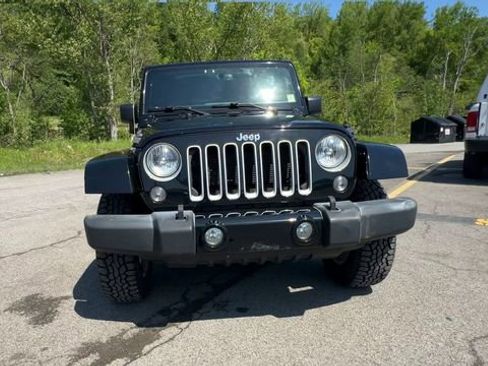 Used 2016 Jeep Wrangler Unlimited Sahara w/ Connectivity Group AWD/4WD image 3
