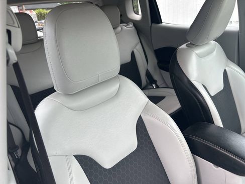 Used 2019 Jeep Compass Latitude w/ Cold Weather Group FWD image 22