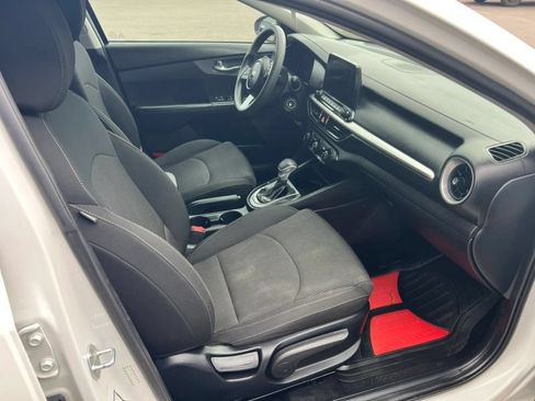 Used 2020 Kia Forte LXS FWD image 5