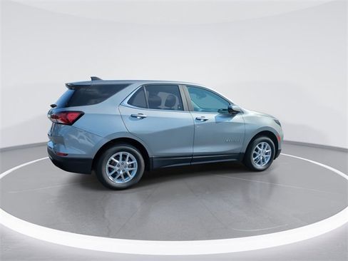 Used 2023 Chevrolet Equinox LT w/ Driver Convenience Package image 8