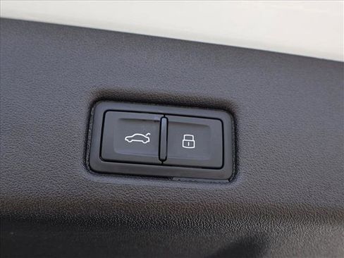 Used 2025 Audi Q5 Premium w/ Premium Plus AWD/4WD image 7