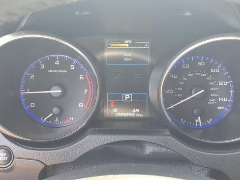 Used 2017 Subaru Outback 2.5i Touring AWD/4WD image 6