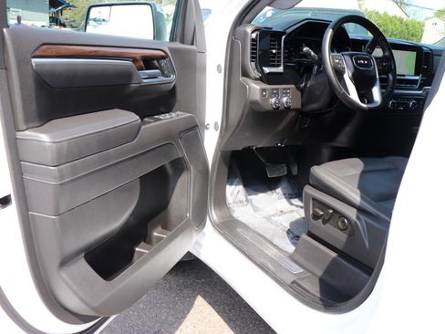 Used 2025 GMC Sierra 1500 SLT image 10
