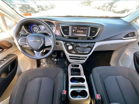 Used 2023 Chrysler Voyager LX image 21