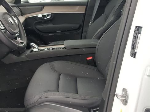 New 2025 Volvo XC90 B5 Plus w/ Protection Package Premier image 15