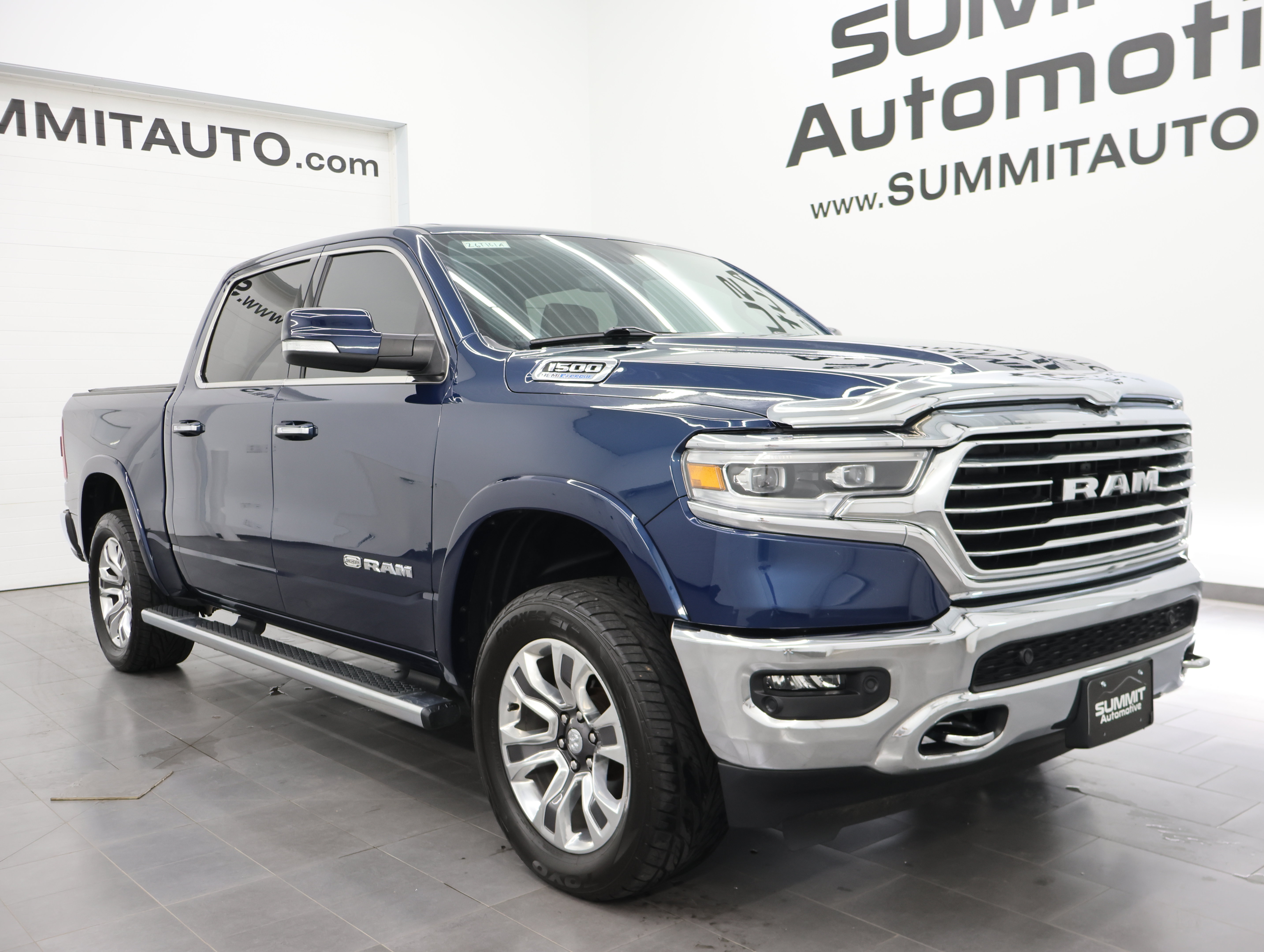 Used 2022 RAM 1500 Limited AWD/4WD image 2