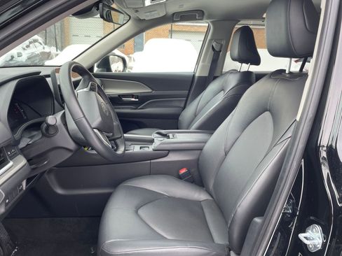 Used 2025 Toyota Grand Highlander FWD image 28
