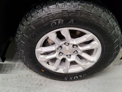 Used 2023 Chevrolet Silverado 1500 LT AWD/4WD image 31