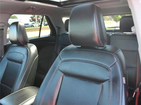 Used 2021 Ford Explorer XLT image 19