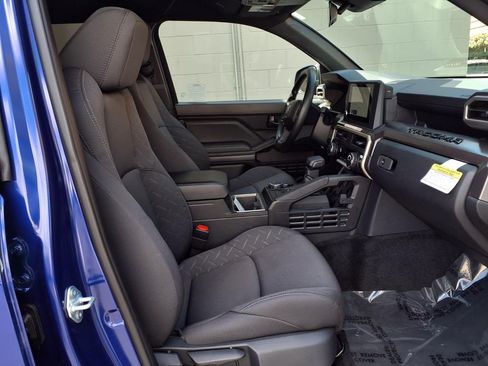 Certified 2025 Toyota Tacoma SR5 AWD/4WD image 24