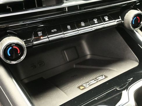 New 2026 Chevrolet Traverse LT w/ Midnight/Sport Edition FWD image 34