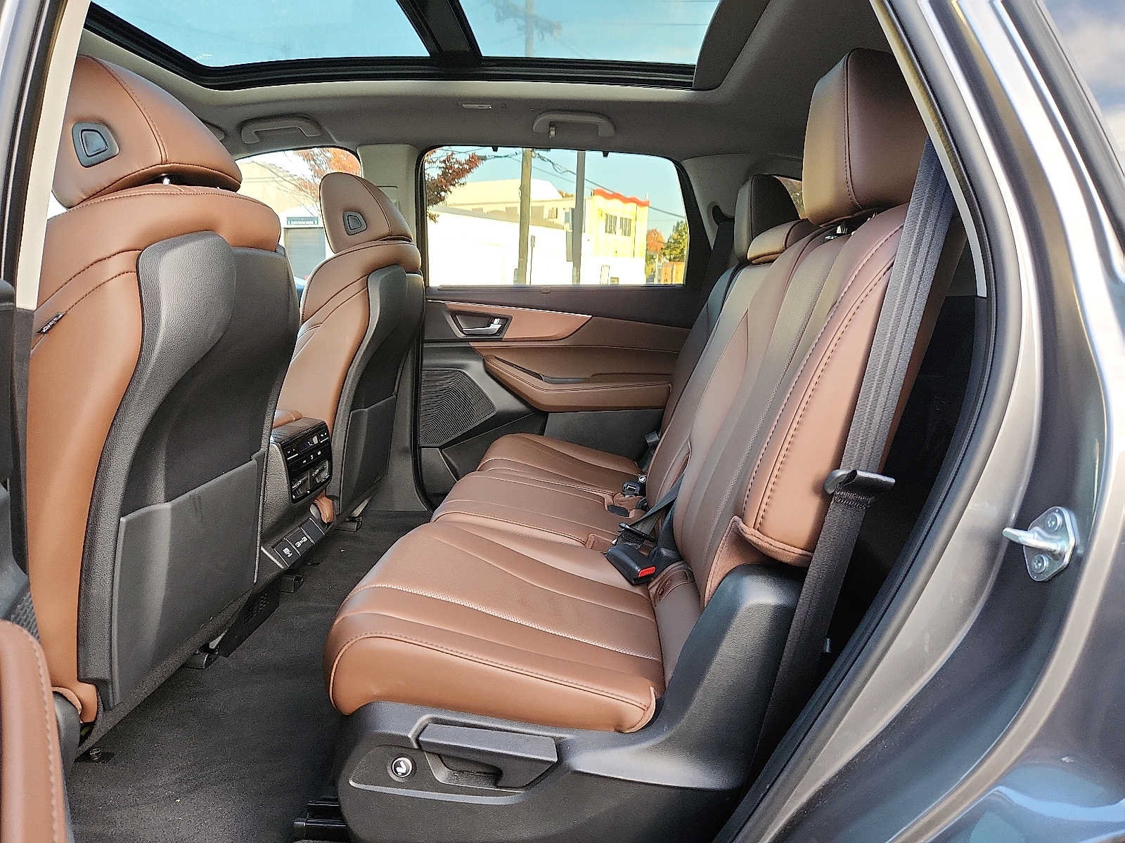 Used 2024 Acura MDX w/ Technology Package AWD/4WD image 10