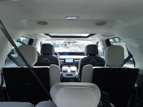 New 2026 Lincoln Navigator L Reserve AWD/4WD image 24