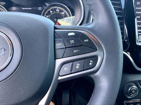 Used 2022 Jeep Cherokee Limited AWD/4WD image 25