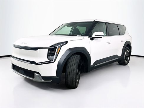 Used 2024 Kia EV9 Light image 2