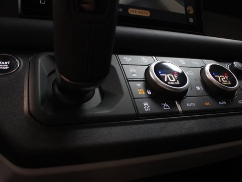 Used 2024 Land Rover Defender 110 X-Dynamic SE image 76